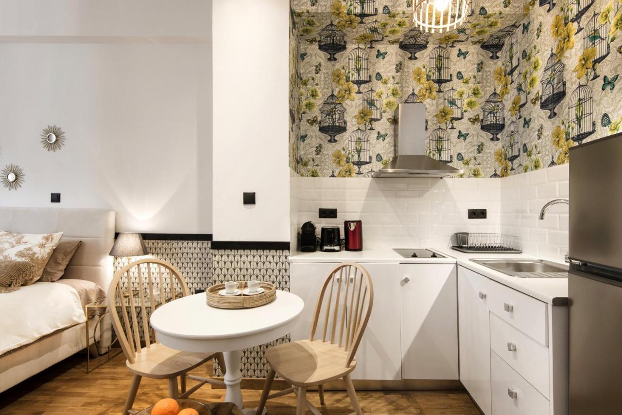Designer Renovated Apartment In Downtown Athens Exterior photo