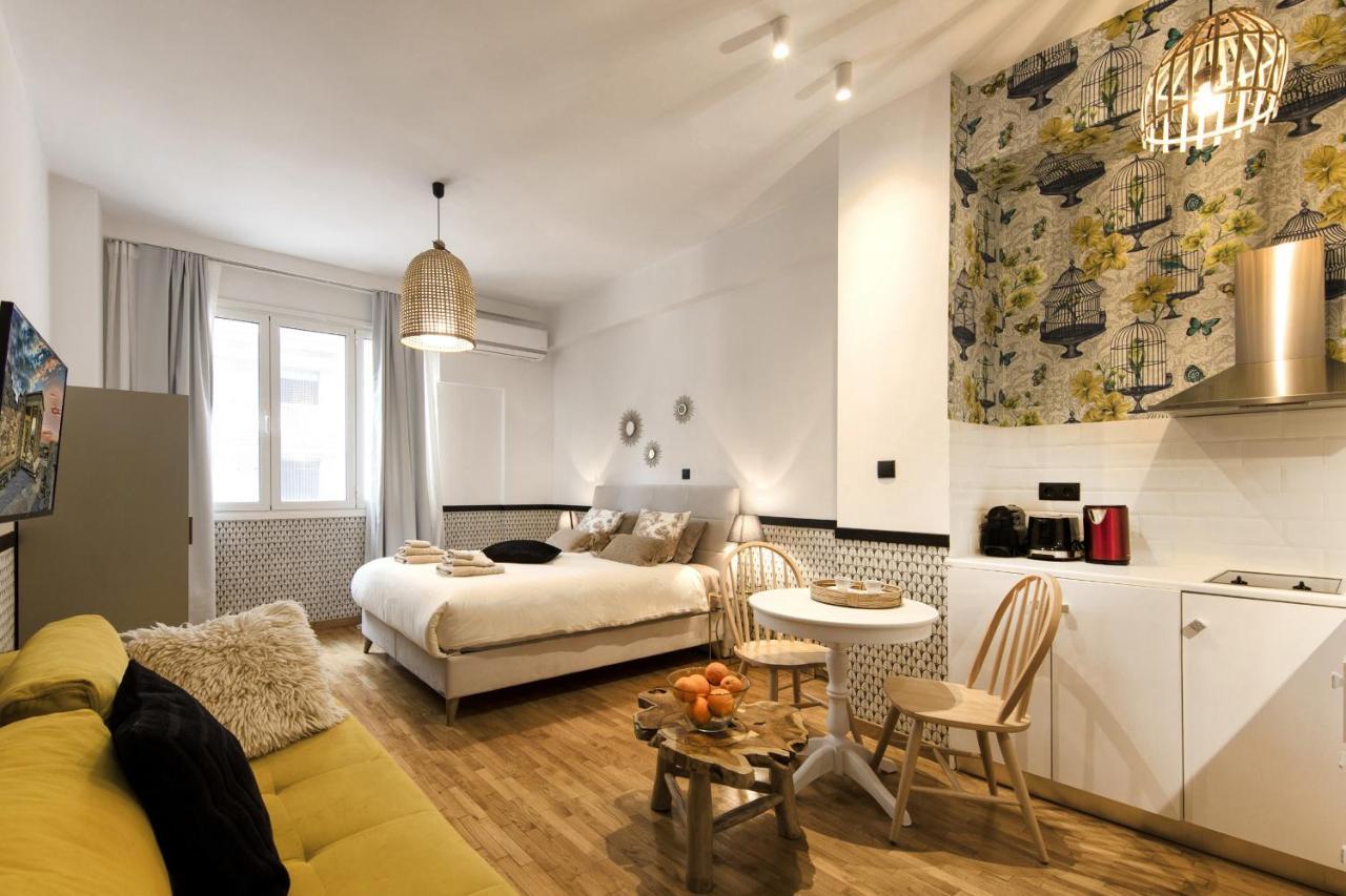Designer Renovated Apartment In Downtown Athens Exterior photo
