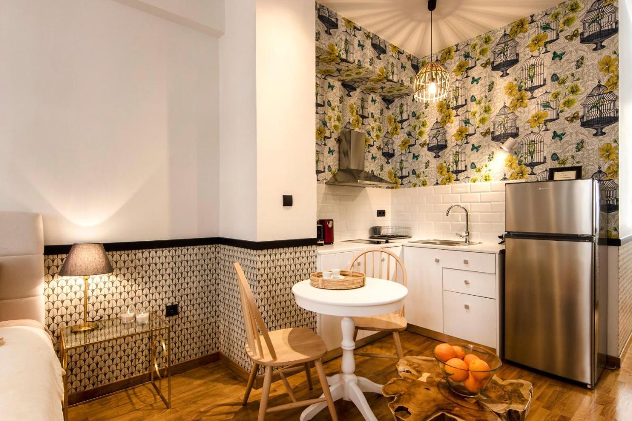 Designer Renovated Apartment In Downtown Athens Exterior photo